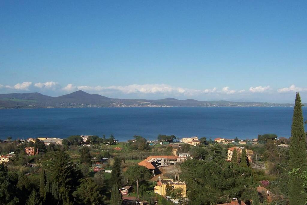 Casa Vacanze Gli Oleandri Браччано Экстерьер фото